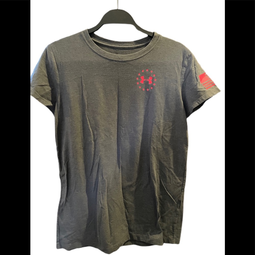 🌼 3/$18.00 Under Armour loose fit tee shirt size S